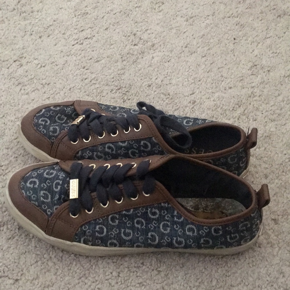 Guess flats/ sneaker
